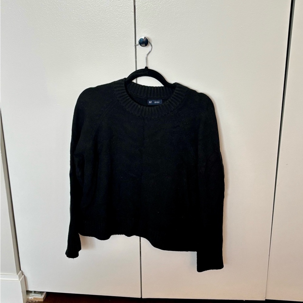 GAP Women's Black Crew Neck Sweater
